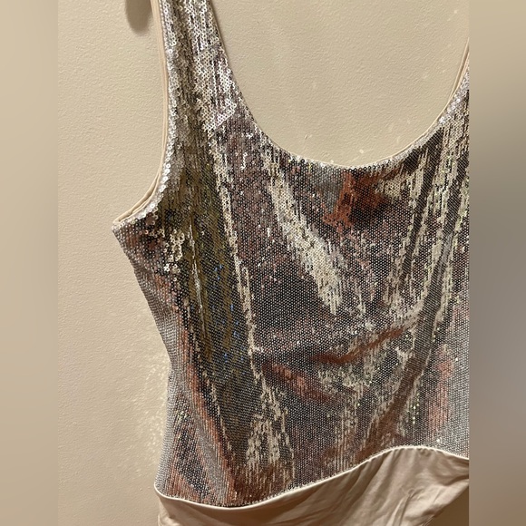 Express Body Contour Sequin Scoop Neck Bodysuit - Picture 5 of 7